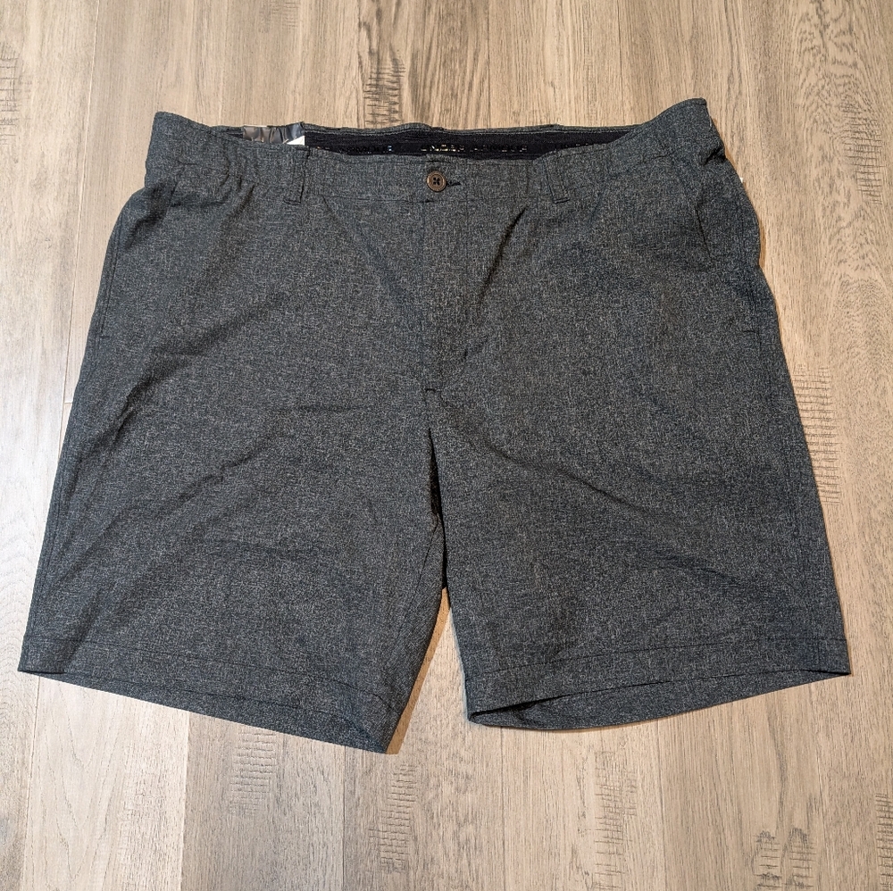Under Armour NWT Men's heatgear Golf Shorts Dark Gray Size 42